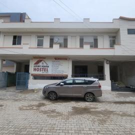 Luxury Heaven Hostel For Couples, Students, Faculties, Corporates, hotel i Chaheru