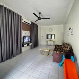 LOT 1423 Homestay Lonek-Batu Kikir, hotel di Bahau