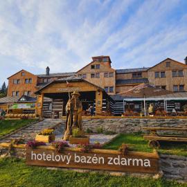 Horský hotel Kolínská bouda, готель у місті Пец-под-Снєжкоу