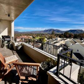 Alphen View - Modern Penthouse Apartment, Hotel in Plumstead
