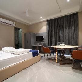 Hotel Vantara, hotel sa Karnāl