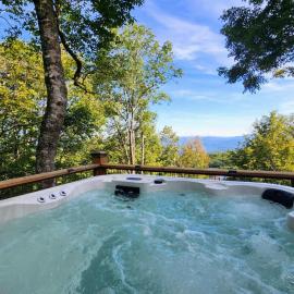 Modern Chalet, Hot Tub, Mountain Views, 1 Mi Beech Mtn Resort, Sleeps 8