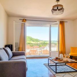 Appartement offrant une superbe vue imprenable sur le Puy Courny