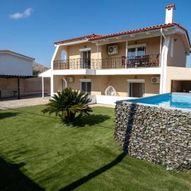Μystique Suites Anavyssos、アナヴィソスのホテル