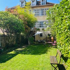 Le Jardin De Gustave, hotelli kohteessa Ornans