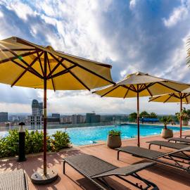 El Mufasa Skynest - Urban Luxury with Balcony, Infinity Pool, Gym & Sauna