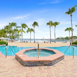 Kai-Tastic 15B - 2BR Kaibo Condo with Pool and Beach, hotelli kohteessa Driftwood Village