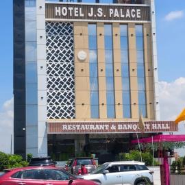 Hotel JS Palace, hotel a Soraon