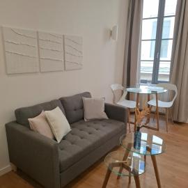 Studio lumineux - 1er étage - Centre Vienne
