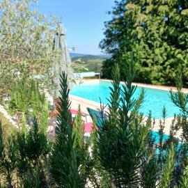 Le gîte du mas avec piscine, hotel a Bourganeuf