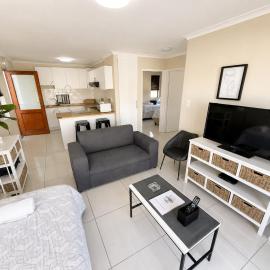 Unit 5 in Serengeti Complex, Bloemhof, Bellville, hotel in Blomtuin