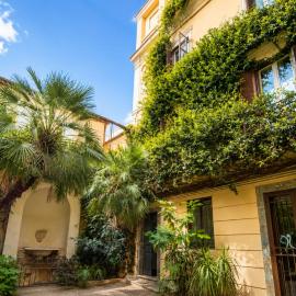 Elegantis Campo Marzio Apartment With Terrace - Elegance near Spanish Steps Trevi and Pantheon: Roma'da bir otel