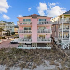 Carolina Beach Oceanfront Steps to Pier Pool Villa, hotel in Carolina Beach