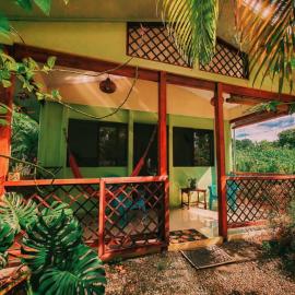 Casa Farolito Rodeada de naturaleza y paz, hotel in Hone Creek