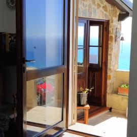 La grotta sul mare