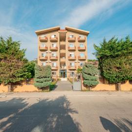 Serxhio Apartments, hotel in Golem