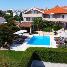 Merita Apartments with Pool, hotel in Sveti Filip i Jakov