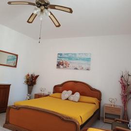 Family&Friends 3 - Cozy Garden 3-Room Guest Suite - Terraced Fruit Garden Quiet Outdoor Relaxation - Spacious group stay - fully equipped & minutes from the sea & beach, hotell i Galtellì