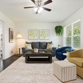 Italian Cottage 2B 1B Duplex KING Pet Friendly