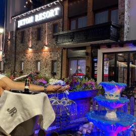 Jeton Resort, hotel en Çerenec i Poshtëm