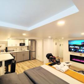 Pvt Studio Near Waterloo Airport & Minutes to Downtown Basement unit No Pet Allowed, hotel a Kitchener