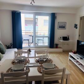 Apartamento luminoso con parking a 250 m de playa y centro