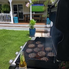 Walk to Sofi I Free Parking I Backyard BBQ Oasis, hotel in Inglewood