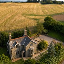 Historic Gatehouse inc Private Garden Near Oswestry & Wrexham