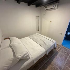 HIDDEN HOSTAL MONTANITa, hotell i Montañita