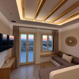 Pyrgianos Suites - Private Plunge Pool