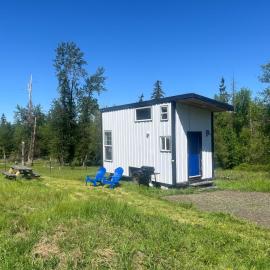Tiny House Farm Stay Pets Welcome, hotel i Battle Ground