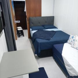 Casa da Tuga Refugio em Container 50metros do mar, 15km Beto Carrero e 3km do Aeroporto e Porto de Navegantes Centro da Cidade NÃO RECEBEMOS FUMANTES, hotel in Navegantes