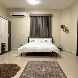 Stylish 2BR Escape Near Muscat City Centre, hotelli kohteessa Mawāliḩ