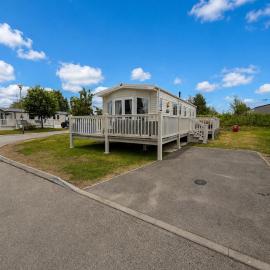 Private Hot Tub Escape at Tattershall Lakes & Entertainment Passes Included!