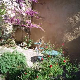 maison avec vue sur le Colorado Provençal, hôtel à Rustrel