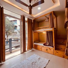 Solo Nari Backpackers Rishikesh