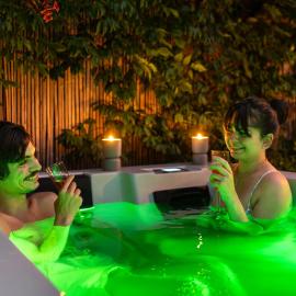 Une bulle de bien être avec spa privatif et petit déjeuner inclus prés de Castelnaudary, hotel en Pexiora