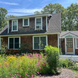 Garden Cottage-EV charger, AC, 10 min to harbor, Hotel in Boothbay