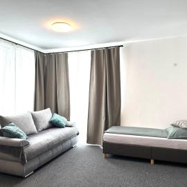 Modernes Studio mit Küche, WLAN, Parkplatz, hotel in Dingolfing