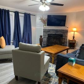 Scenic Mountain Views 4 Bedrooms 2 Bath Home, hotel i Cave Spring