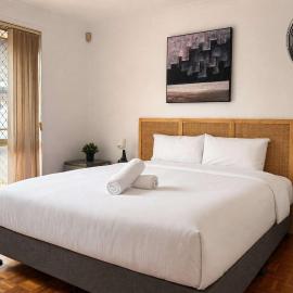 Convenient Western Sydney Double Bed Room Stay - Shared Bathroom, hotel din Guildford