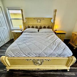 5 Bed 3 bath, 2 halls, 10 plus beds, Near DFW Airport, ATT Stadium, Six flags amusement parks، فندق في ايرفينغ