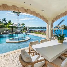Elegant 6-Bedroom Villa with Private Pool