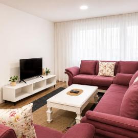 ELIZA B Fushë Kosovë Two-Bedroom Apartment with Balcony, hotel in Kosovo Polje
