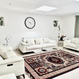 4 Bedroom Home Edgware Ground Floor, hotel din Edgware