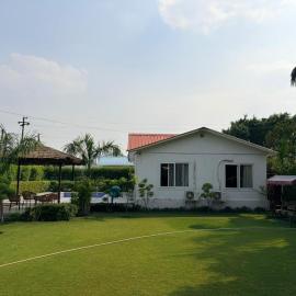 Arth Velly Farm - Private Pool Villa & Luxury Stay、ノイダのホテル