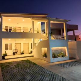 Casa del Lago Suite 1 Moderna con Piscina y Lago TAOS, hótel í Punta Blanca