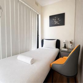 Auburn Single Room - Walk to Station & Dining - Shared Bathroom, hotel in Sydney