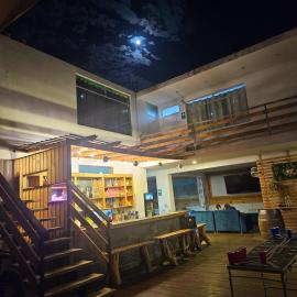Shambala Hostel, hotel di Huacachina