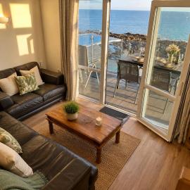 Westward Ho! Beach Retreat - Ocean View - Private Balcony - Sleeps 6, hotel in Westward Ho